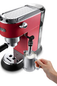 Pákový kávovar De'Longhi EC 685.R červený

 obrázek produktu 3 z 6