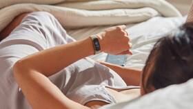 Fitness náramek Fitbit Luxe - White/Soft Gold Stainless Steel 

 obrázek produktu 5 z 5