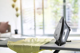 Žehlička Braun SI3055BK černá

 obrázek produktu 3 z 4