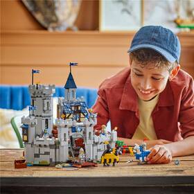 Stavebnice LEGO® Creator 3 v 1 31168 Středověký hrad a rytíři na koních 

 obrázek produktu 3 z 9