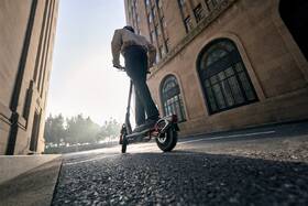 Elektrická koloběžka Segway F3 Pro E antracitová barva
