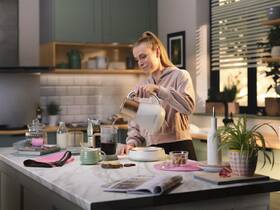 Rychlovarná konvice RUSSELL HOBBS Calm 27450-70 bílá barva
