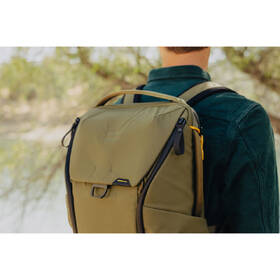 Batoh Peak Design Everyday Backpack 20L (v2) khaki

 obrázek produktu 7 z 9
