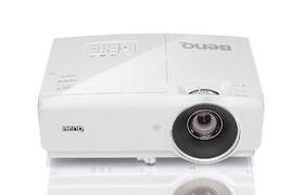 Projektor BenQ MH750 bílá barva
