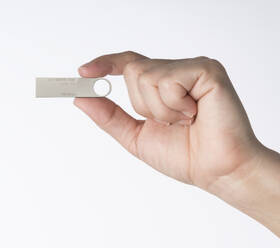 USB Flash Kingston 128GB kovový

 obrázek produktu 4 z 7
