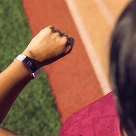 Fitness náramek Fitbit Inspire HR - Lilac 

 obrázek produktu 8 z 8