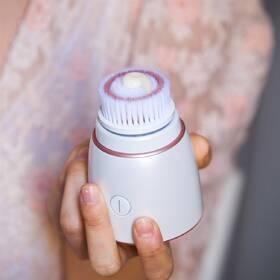 Kartáček na obličej Revlon RVSP3538UKE ULTIMATE GLOW SONIC bílý

 obrázek produktu 6 z 17