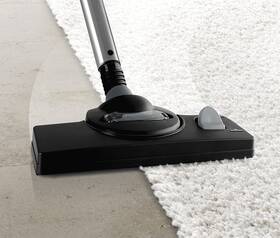 Víceúčelový vysavač Bosch BWD421PET červená barva
