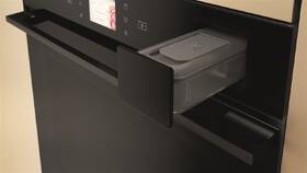 Trouba Whirlpool WOI9A8PT2SBA černá barva
