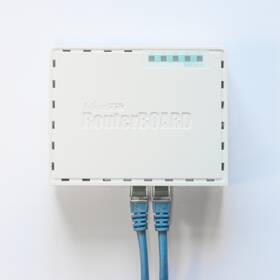 Router MikroTik hEX RB750Gr3 bílý

 obrázek produktu 3 z 3