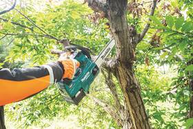 Řetězová pila Makita UC003GM102 300 mm Li-ion XGT 40V/4,0Ah (s baterií) 
