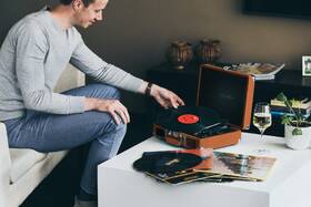 Gramofon Lenco TT-10BN hnědý

 obrázek produktu 7 z 7