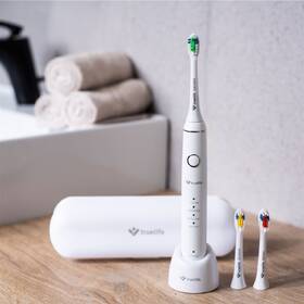 Zubní kartáček TrueLife SonicBrush Compact bílá barva
