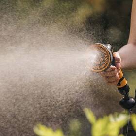 Sprcha zahradní Fiskars Comfort 
