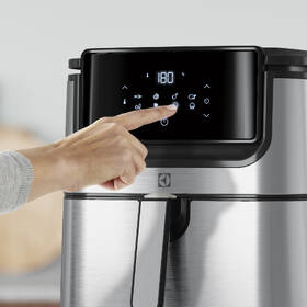 Fritéza horkovzdušná Electrolux E6AF1-6ST černá/nerez

 obrázek produktu 2 z 4