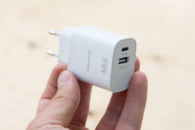 Nabíječka do sítě Swissten EDGE GaN 1x USB-C PD 45W/1x USB-A 18W QC bílá

 obrázek produktu 5 z 5