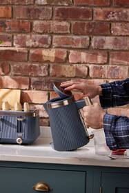 Rychlovarná konvice RUSSELL HOBBS Soft Navy 26752-70 modrá

 obrázek produktu 7 z 15