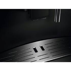 Vestavné espresso Electrolux EBC95T černý

 obrázek produktu 3 z 9
