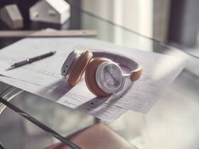 Sluchátka Bang & Olufsen Beoplay HX hnědá barva
