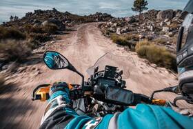 Držák na mobil FIXED Handlebar Case na řídítka motocyklu černý

 obrázek produktu 11 z 11