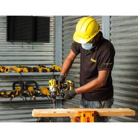 Aku vrtačka Dewalt DCD996NT (bez baterie) 

 obrázek produktu 3 z 8