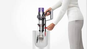 Tyčový vysavač Dyson V10 Total Clean stříbrný

 obrázek produktu 7 z 9