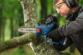 Řetězová pila Bosch Professional GKE 18V-20 (bez baterie) 

 obrázek produktu 5 z 12