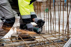 Úhlová bruska akumulátorová Metabo W 18 (s baterií) 602247510 

 obrázek produktu 3 z 7