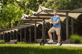 Elektrická koloběžka LAMAX eLander SA50 
