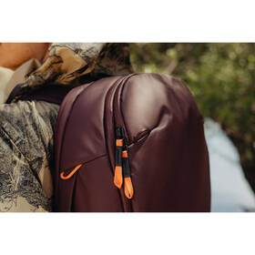 Batoh Peak Design Travel Backpack 30L vínový

 obrázek produktu 6 z 8