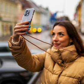 Kryt na mobil FIXED Pure Neck s růžovou šňůrkou na krk na Apple iPhone 12/12 Pro průhledný

 obrázek produktu 5 z 7