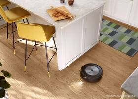 Robotický vysavač iRobot Roomba j7 černá barva
