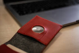 Peněženka FIXED Wallet pro AirTag z pravé hovězí kůže červená

 obrázek produktu 4 z 6