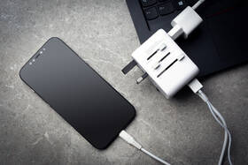 Cestovní adaptér FIXED Voyager pro EU, UK a USA/AUS, s 3xUSB-C a 2xUSB výstupem, GaN, PD 65W bílý

 obrázek produktu 10 z 12