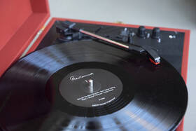 Gramofon Crosley Voyager červený

 obrázek produktu 2 z 5