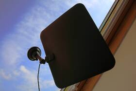 Anténa pokojová Evolveo Xany 2C LTE 230/5V, 41dBi aktivní pokojová DVB-T/T2, LTE filtr 

 obrázek produktu 4 z 8