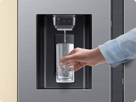 Americká lednice Samsung RS90F66BEFEO černá barva
