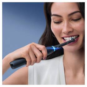 Zubní kartáček Oral-B Black Onyx 

