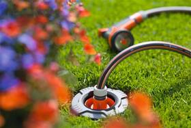 Zavlažování Gardena 8250-20 černá/šedá

 obrázek produktu 2 z 3