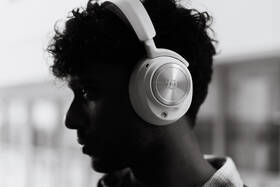 Headset SteelSeries Arctis Nova Pro Wireless bílý

 obrázek produktu 14 z 19