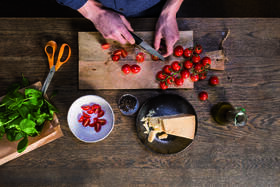 Nůž Fiskars okrajovací, 11 cm 

 obrázek produktu 2 z 2