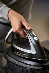 Žehlicí systém Tefal GV9610E0 černý

 obrázek produktu 12 z 13
