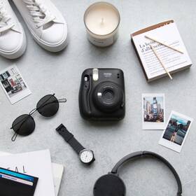 Instantní fotoaparát Fujifilm Instax mini 11 + pouzdro + 2x fotopapír šedý

 obrázek produktu 8 z 9