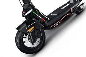 Elektrická koloběžka Ducati PRO-III 

 obrázek produktu 5 z 10