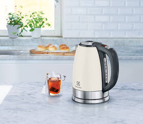 Rychlovarná konvice Electrolux EEWA7700W bílá

 obrázek produktu 4 z 4