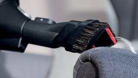 Tyčový vysavač Bosch BBS711ANM červená barva
