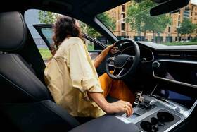 Cestovní asistent Tomtom TOM Premium Pack černá

 obrázek produktu 12 z 13