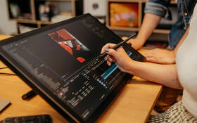 Grafický tablet Wacom Cintiq 24 pen DTK246E černý

 obrázek produktu 5 z 6