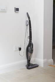 Tyčový vysavač Black-Decker SVB620JW-QW 

 obrázek produktu 14 z 17