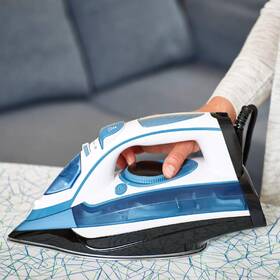 Žehlička Black+Decker BXIR2402E bílá/modrá

 obrázek produktu 5 z 9